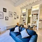 Near Ponte Vecchio: Luxury Flat شقة *