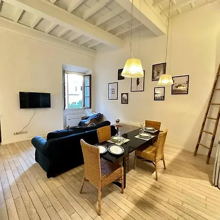Near Ponte Vecchio: Luxury Flat شقة *