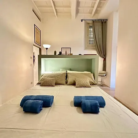 Near Ponte Vecchio: Luxury Flat Florens