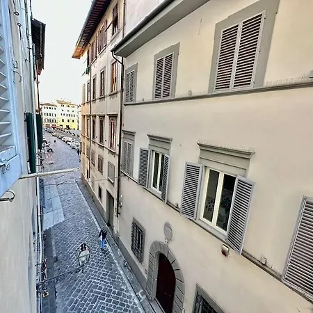 Near Ponte Vecchio: Luxury Flat شقة *