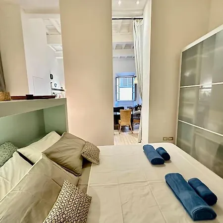 Near Ponte Vecchio: Luxury Flat Florens
